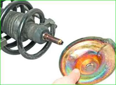 How to replace the front shock strut Lada Largus
