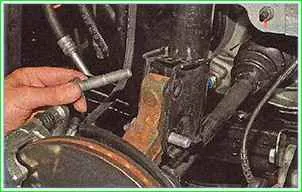 How to replace the front shock strut Lada Largus
