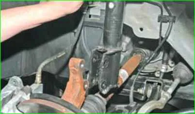How to replace the front shock strut Lada Largus