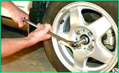 So tauschen Sie das Vorderradlager Lada Largus aus