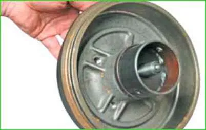 How to replace the rear wheel hub bearing of a Lada Largus