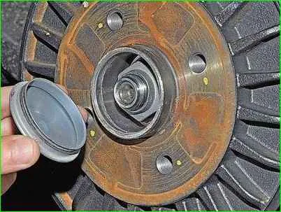 How to replace the rear wheel hub bearing on a Lada Largus