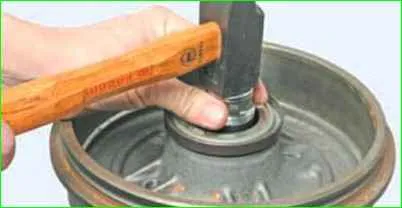 How to replace the rear wheel hub bearing of a Lada Largus
