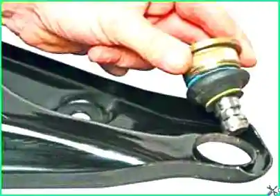 How to replace the ball joint of the front suspension Lada Largus