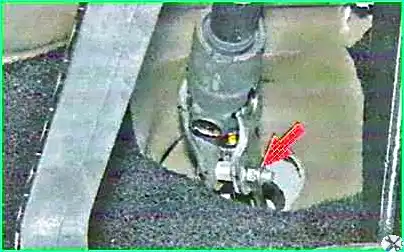 Desmontaje e instalación del mecanismo de dirección Lada Largus