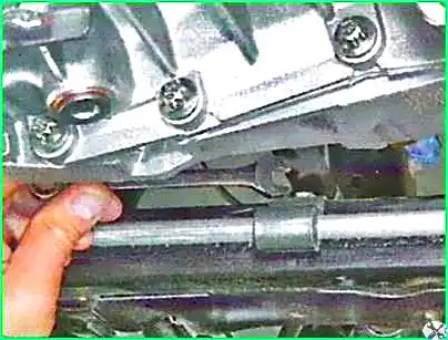 Desmontaje e instalación del mecanismo de dirección Lada Largus
