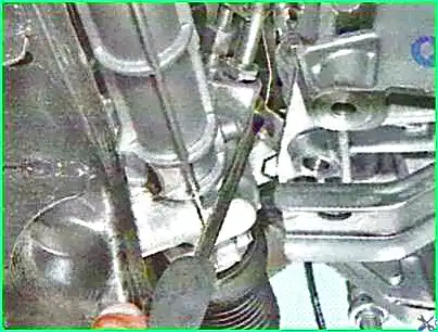 Desmontaje e instalación del mecanismo de dirección Lada Largus
