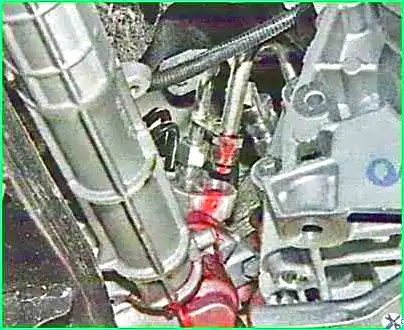 Desmontaje e instalación del mecanismo de dirección Lada Largus