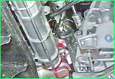 Desmontaje e instalación del mecanismo de dirección Lada Largus
