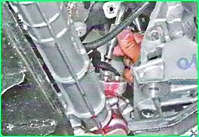 Desmontaje e instalación del mecanismo de dirección Lada Largus