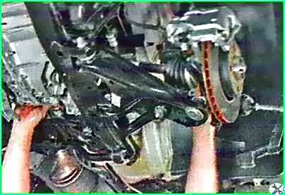 Desmontaje e instalación del mecanismo de dirección Lada Largus