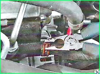 How to replace the power steering pump of the Lada Largus car