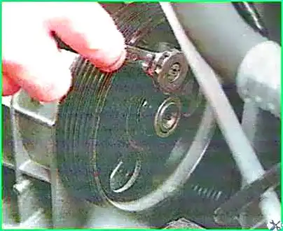 How to replace the power steering pump of a Lada Largus