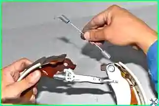 How to replace nit rear brake pads Lada Largus