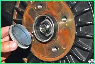 How to replace the rear brake pads on a Lada Largus