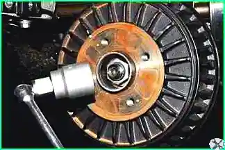 How to replace the rear brake pads Lada Largus