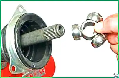 Replacing the boot and bearing of the inner joint of the left wheel drive