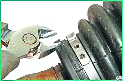 Replacing the boot and bearing of the inner hinge of the left wheel drive