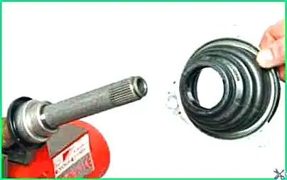 Replacing the boot and bearing of the inner hinge of the left wheel drive left wheel drive