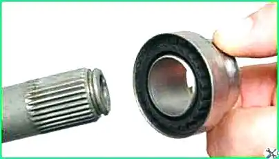 Replacing the boot and bearing of the inner joint of the left wheel drive
