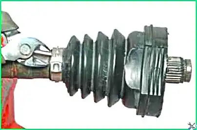 Replacing the boot of the inner joint of the right wheel drive