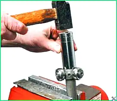 Replacing the boot of the inner joint of the right wheel drive
