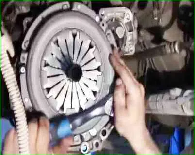 How to replace the clutch of a Lada Largus with a JH3 gearbox