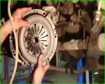 How to replace the clutch of a Lada Largus with a JH3 gearbox