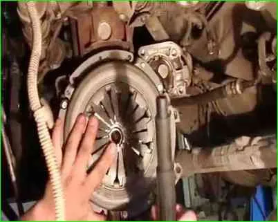 How to replace the clutch of a Lada Largus with a JH3 gearbox