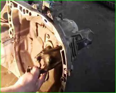 How to replace the clutch of a Lada Largus with a JH3 gearbox