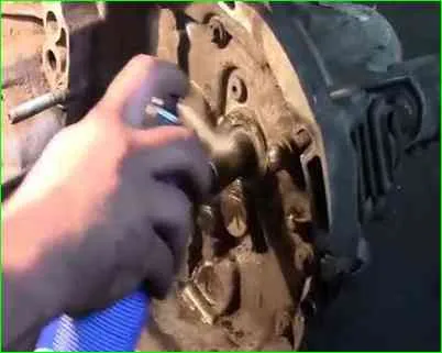 How to replace the clutch of a Lada Largus with a JH3 gearbox