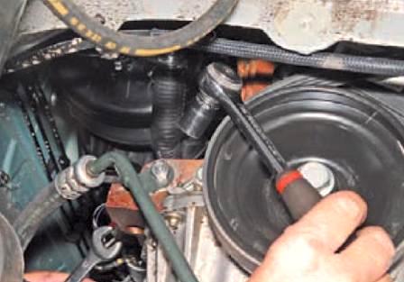 Как снять поддон и заменить маслонасос двигателя К7М