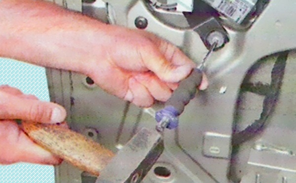 Как отремонтировать стеклоочистители автомобиля Лада Ларгус