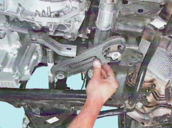 Как снять рулевой механизм автомобиля Лада Ларгус