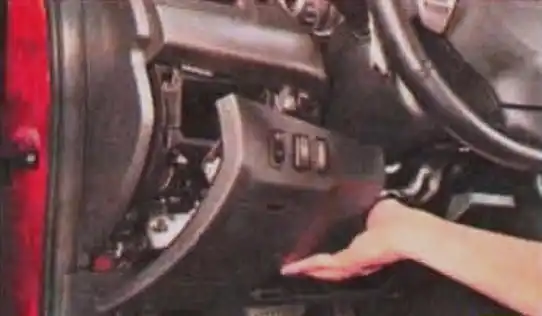 Снятие и установка главного цилиндра гидропривода выключения сцепления Снятие и установка главного цилиндра гидропривода выключения сцепления