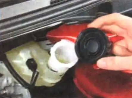 Замена рабочей жидкости гидропривода сцепления и прокачка сцепления Замена рабочей жидкости гидропривода сцепления и прокачка сцепления