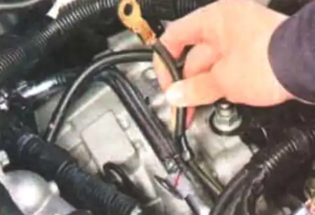 Снятие и установка коробки передач автомобиля Mitsubishi Lancer