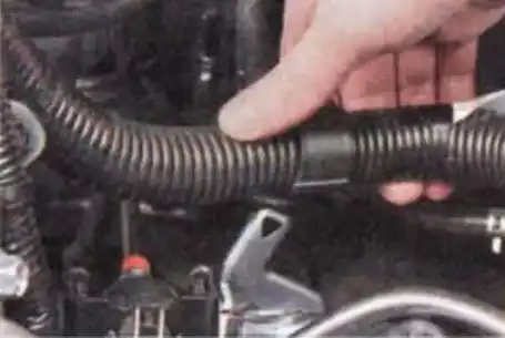 Снятие и установка коробки передач автомобиля Mitsubishi Lancer