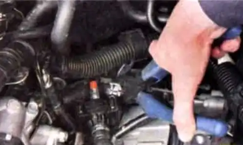 Снятие и установка коробки передач автомобиля Mitsubishi Lancer