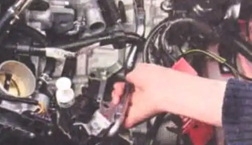 Снятие и установка коробки передач автомобиля Mitsubishi Lancer