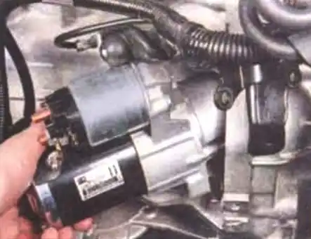 Снятие и установка коробки передач автомобиля Mitsubishi Lancer