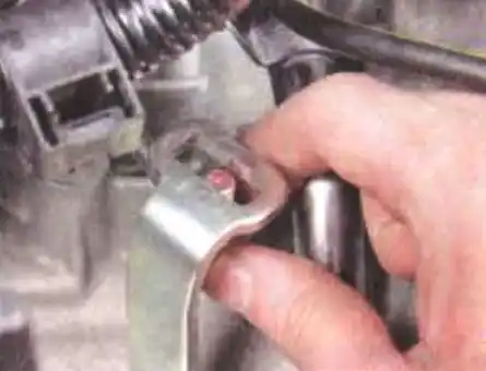 Снятие и установка коробки передач автомобиля Mitsubishi Lancer