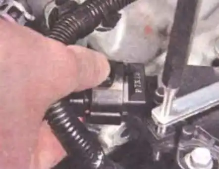 Снятие и установка коробки передач автомобиля Mitsubishi Lancer