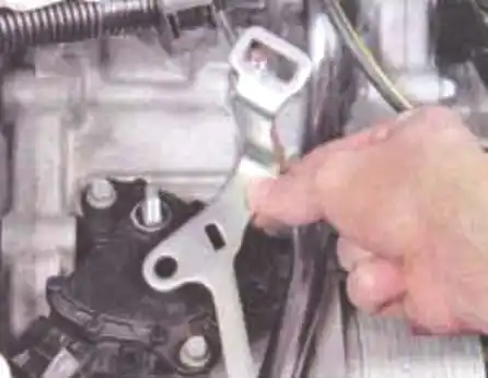 Снятие и установка коробки передач автомобиля Mitsubishi Lancer