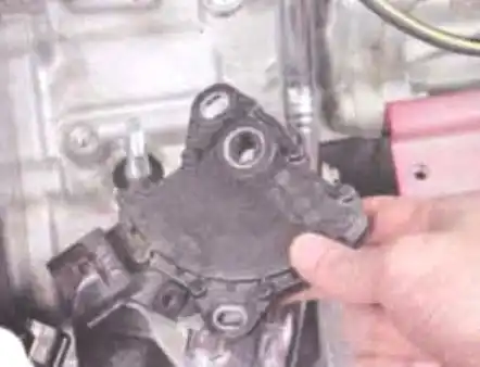 Снятие и установка коробки передач автомобиля Mitsubishi Lancer