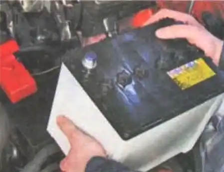 Снятие и установка коробки передач автомобиля Mitsubishi Lancer