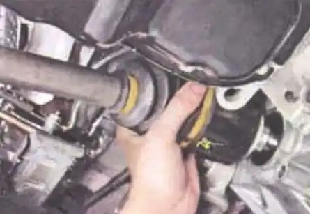 Снятие и установка коробки передач автомобиля Mitsubishi Lancer