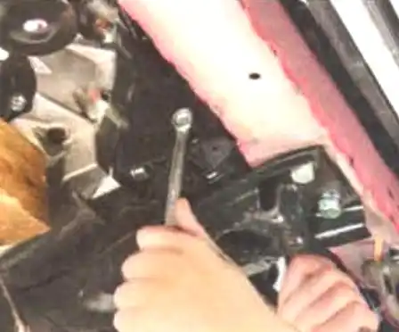 Снятие и установка коробки передач автомобиля Mitsubishi Lancer