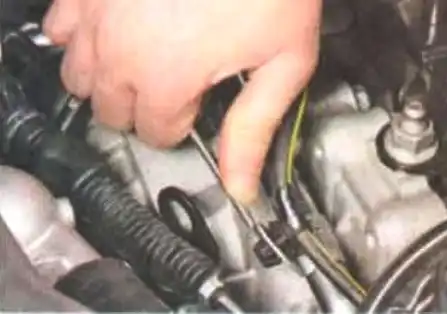 Снятие и установка коробки передач автомобиля Mitsubishi Lancer