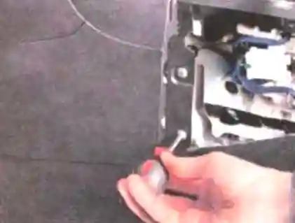 Снятие и установка троса привода вариатором Mitsubishi Lancer